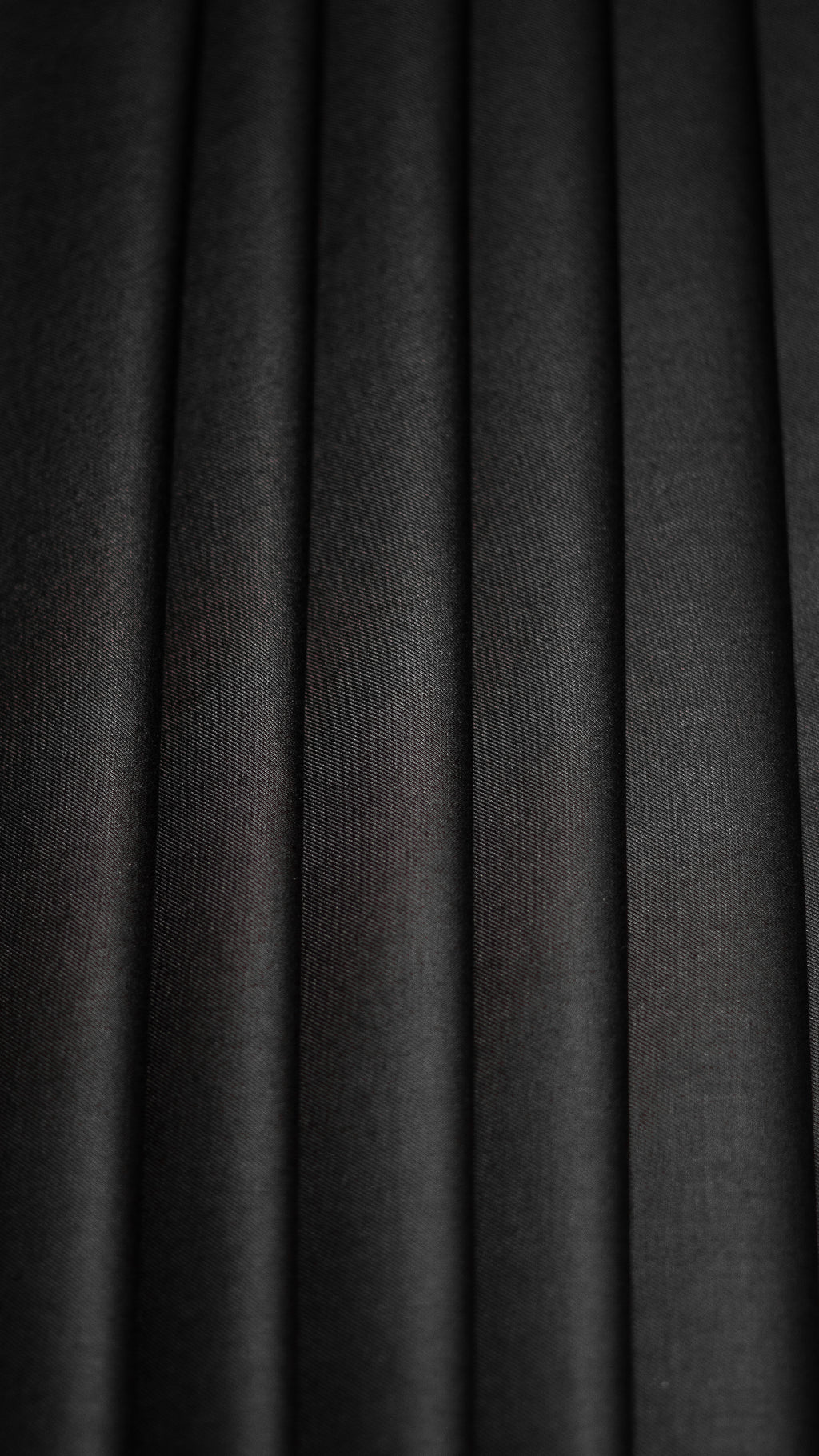 Shiny Charcoal Gray — Refined Solid